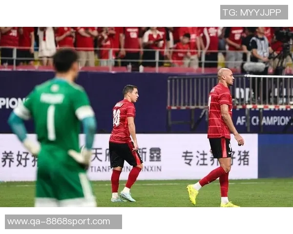 罗慕洛第23分钟因伤落泪退场德尔加多紧急替补登场助阵